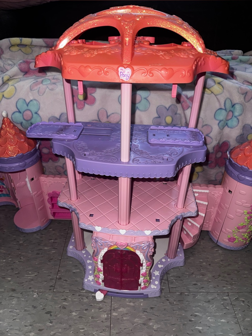 2005 Hasbro My Little Pony Crystal Rainbow Castle